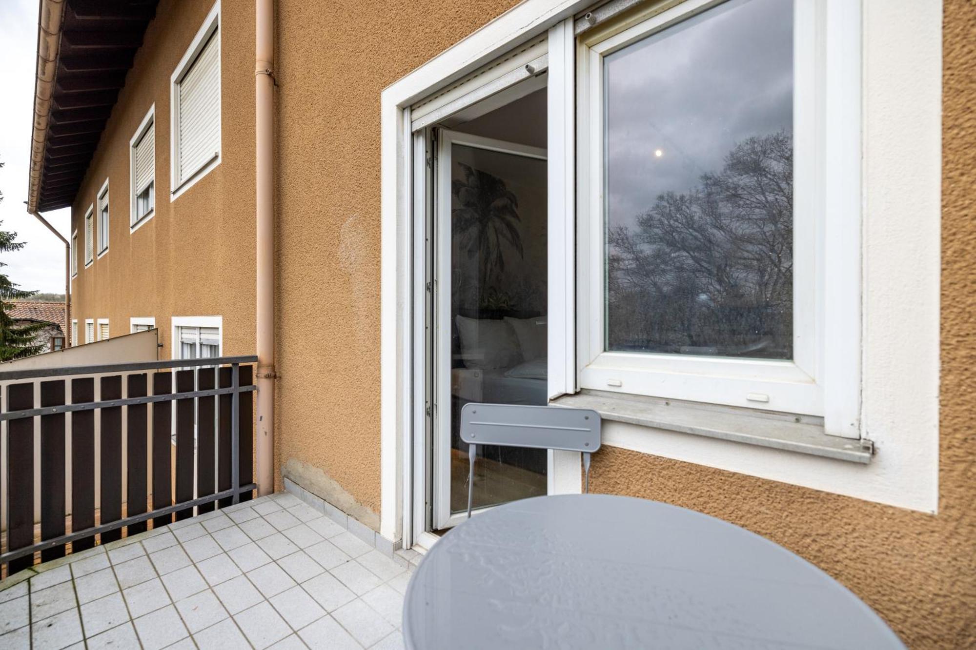 Kleines Apartment Mit Balkon Würzburg Esterno foto